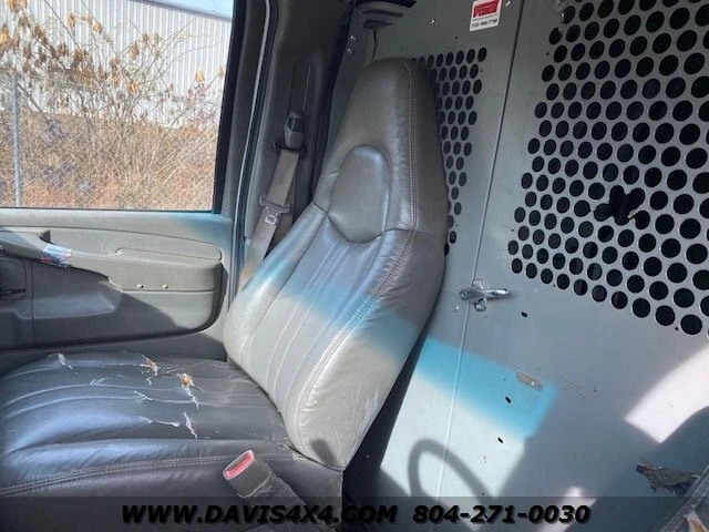 2006 Chevrolet Express - Image 11 of 24