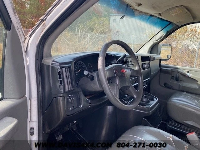 2006 Chevrolet Express - Image 8 of 12