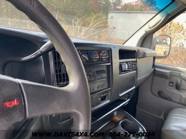 2006 Chevrolet Express - Image 9 of 12