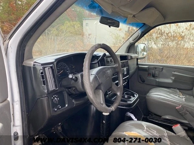 2006 Chevrolet Express - Image 8 of 12