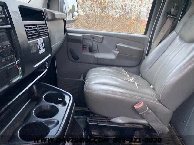 2006 Chevrolet Express - Image 11 of 12