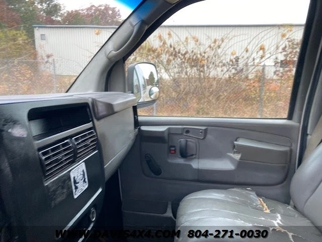 2006 Chevrolet Express - Image 10 of 12