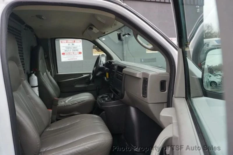 2006 Chevrolet Express - Image 11 of 12