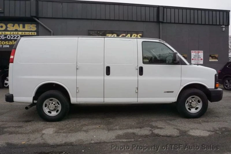 2006 Chevrolet Express - Image 8 of 12