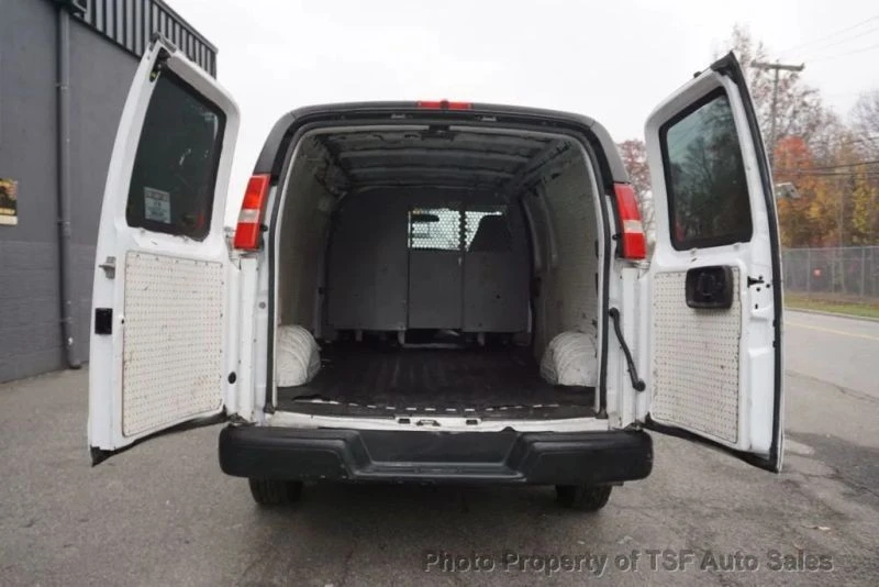 2006 Chevrolet Express - Image 9 of 12
