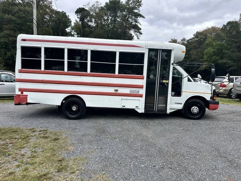 2006 Chevrolet Express - Image 10 of 21