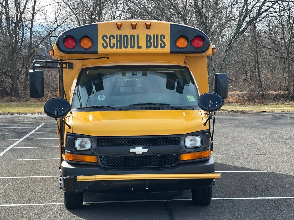 2006 Chevrolet Express - Image 2 of 21