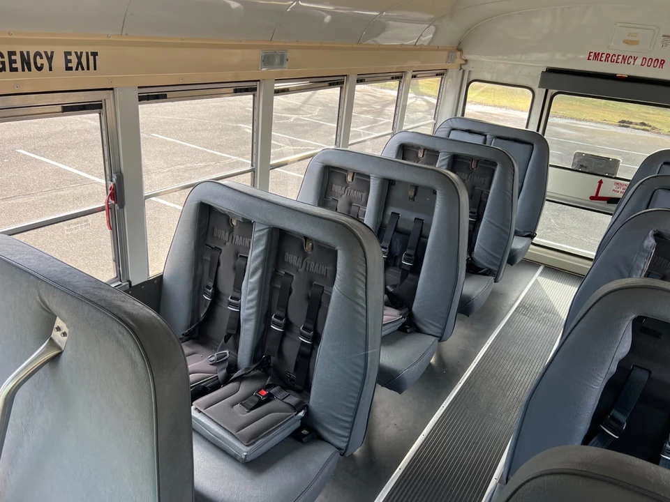2006 Chevrolet Express - Image 15 of 21