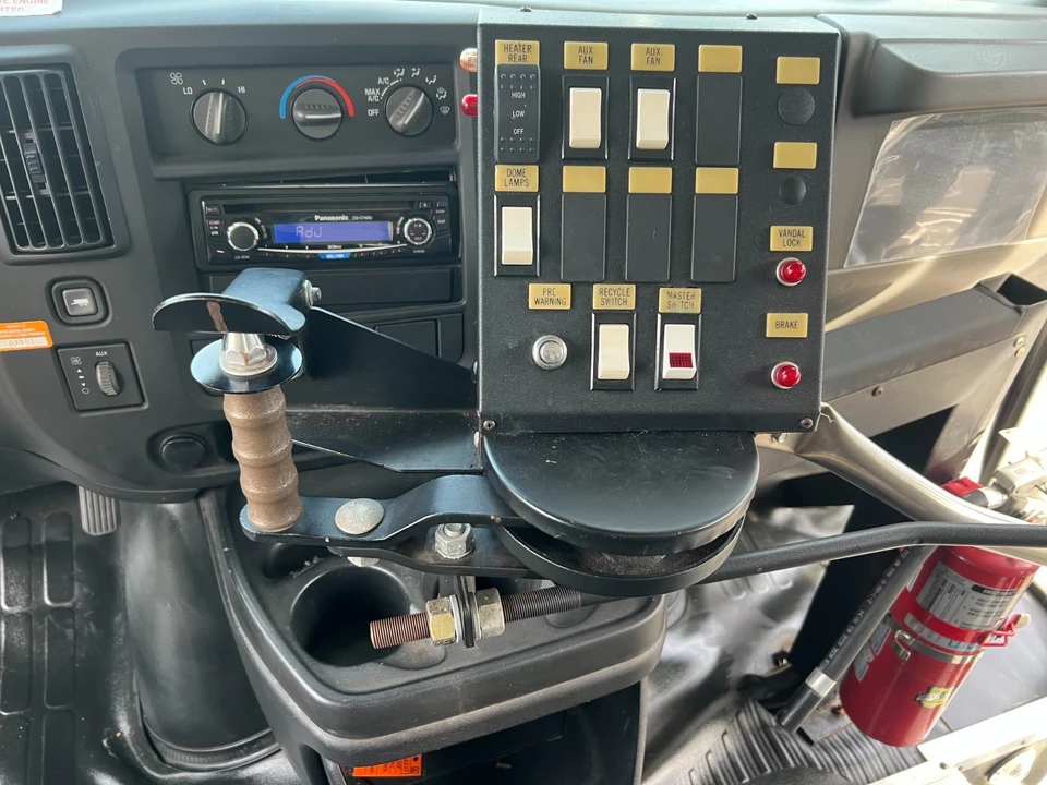 2006 Chevrolet Express - Image 12 of 21