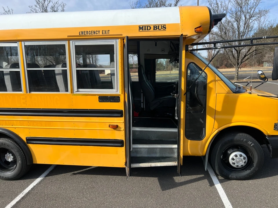 2006 Chevrolet Express - Image 9 of 21