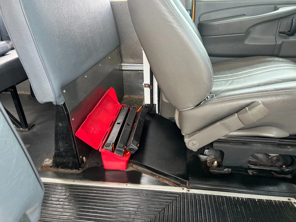 2006 Chevrolet Express - Image 18 of 21