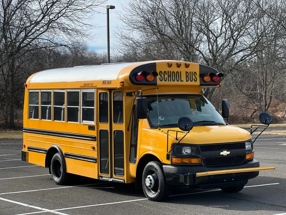 2006 Chevrolet Express - Image 10 of 21