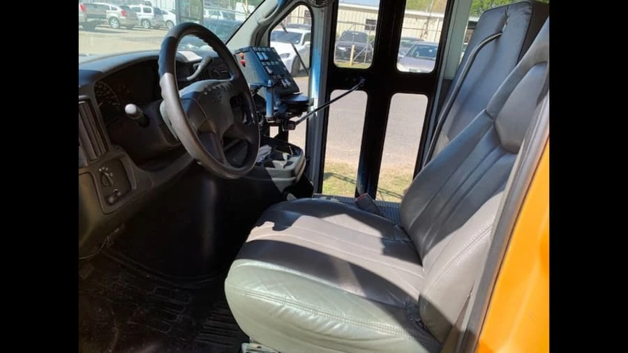 2006 Chevrolet Express - Image 3 of 8