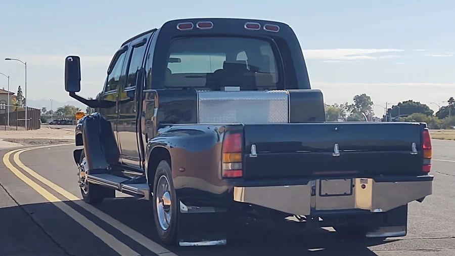 2006 Chevrolet Kodiak - Image 2 of 18