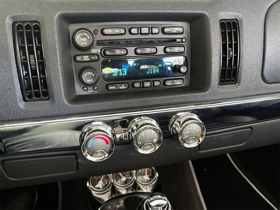 2006 Chevrolet SSR - Image 24 of 31