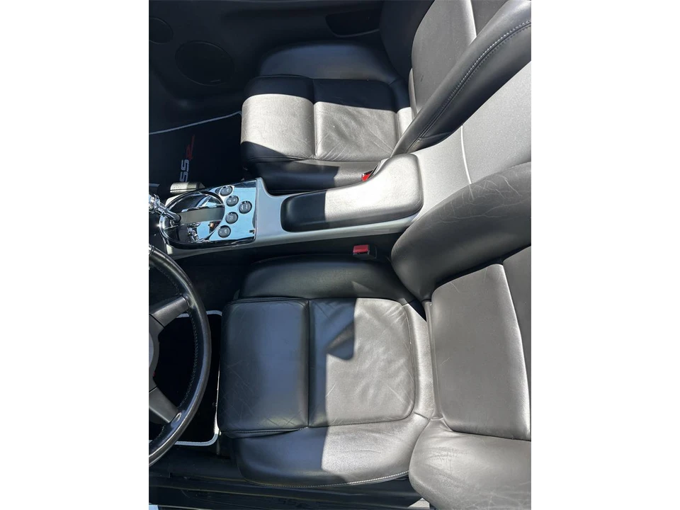2006 Chevrolet SSR - Image 27 of 31