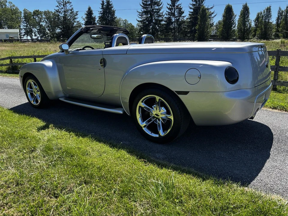 2006 Chevrolet SSR - Image 8 of 31