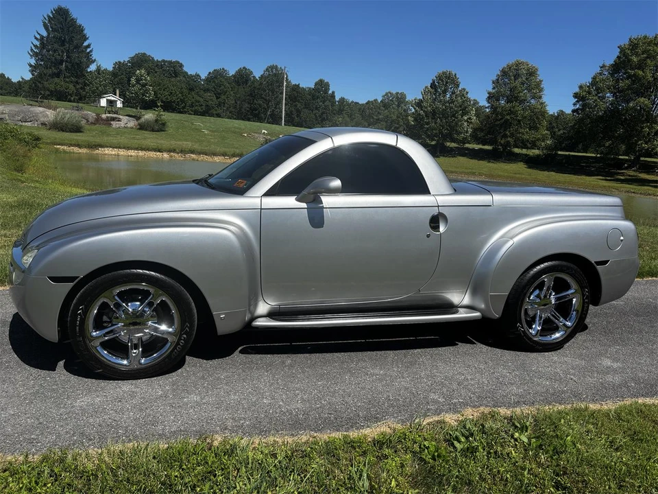 2006 Chevrolet SSR - Image 10 of 31