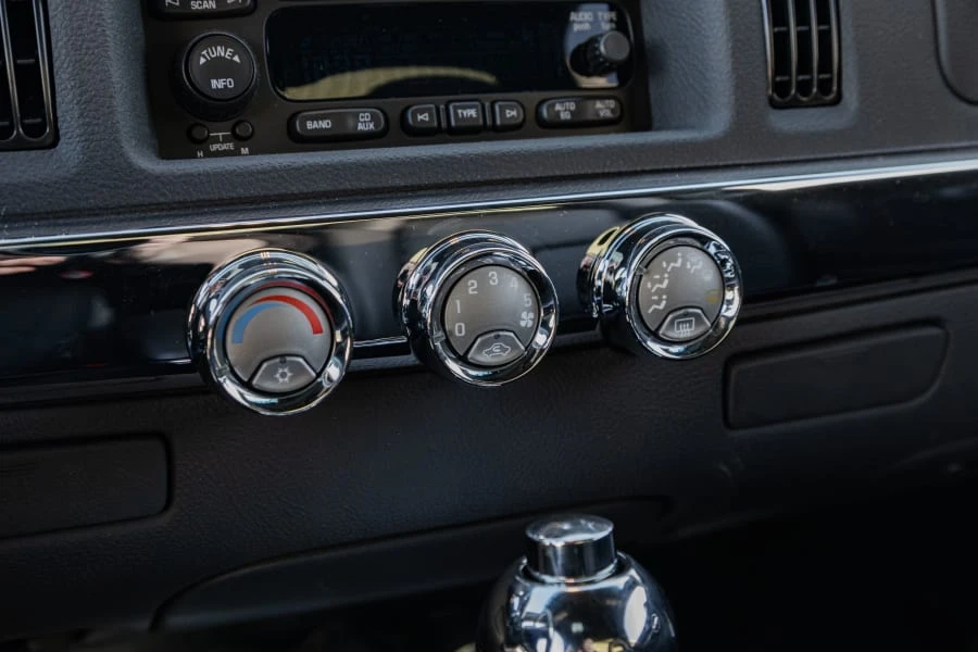2006 Chevrolet SSR - Image 29 of 31