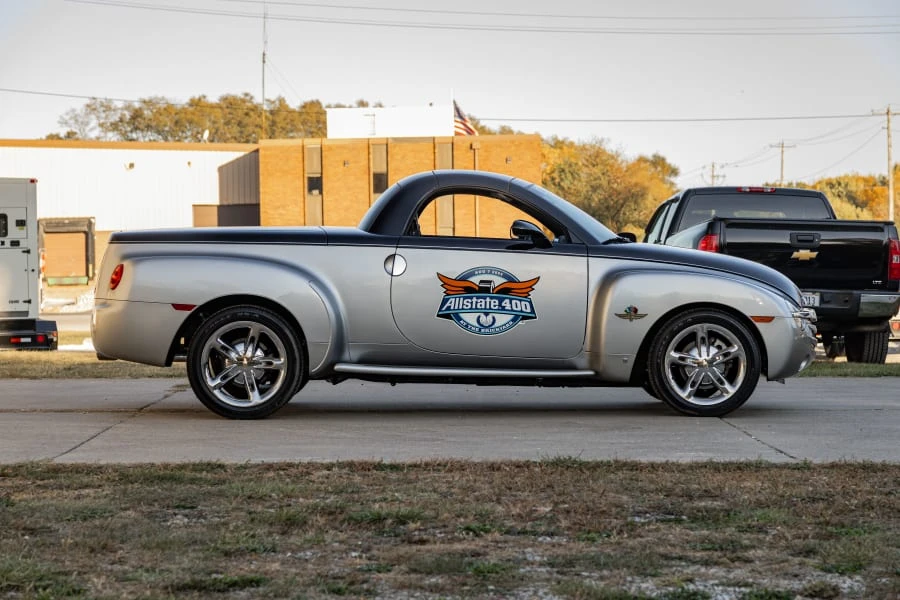 2006 Chevrolet SSR - Image 2 of 31