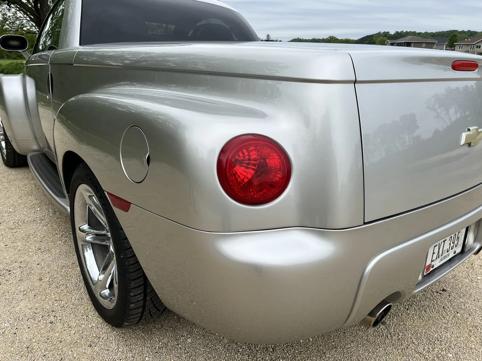 2006 Chevrolet SSR - Image 30 of 31