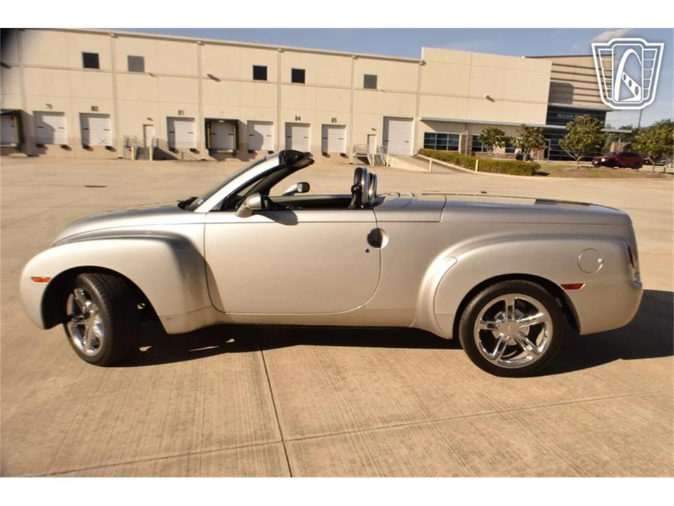 2006 Chevrolet SSR - Image 2 of 31