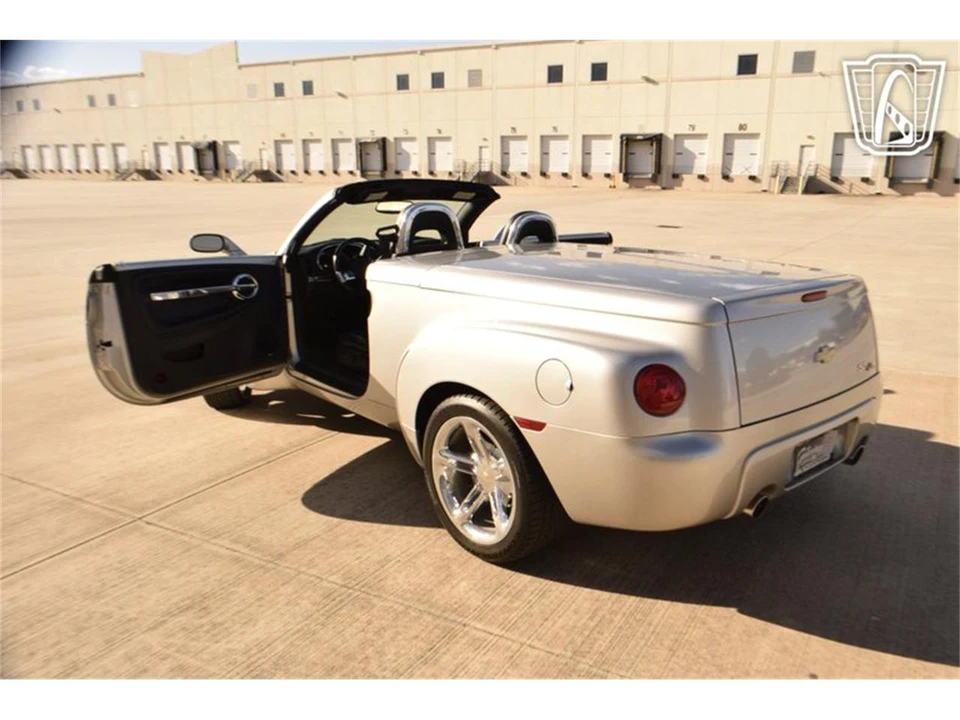 2006 Chevrolet SSR - Image 8 of 31