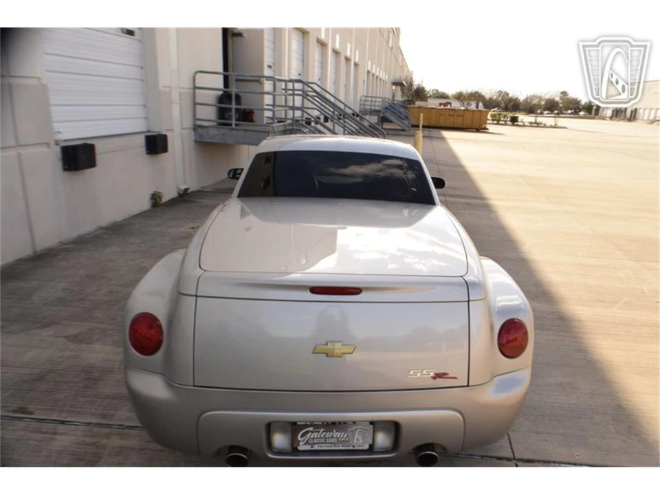 2006 Chevrolet SSR - Image 18 of 31