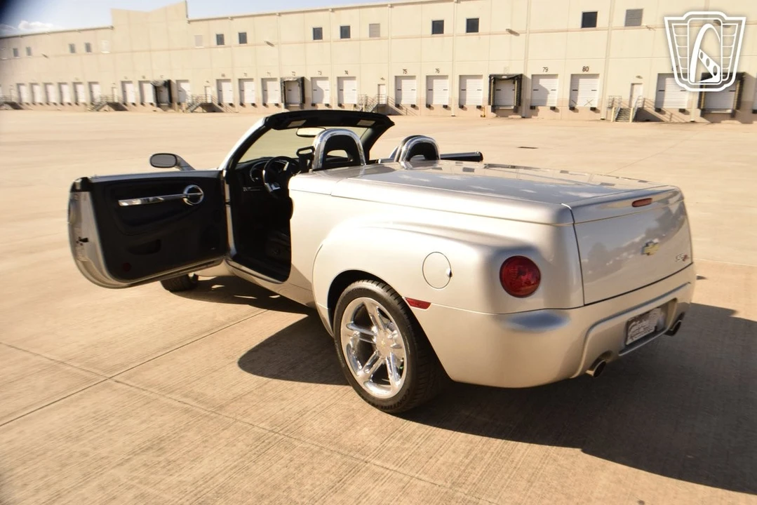 2006 Chevrolet SSR - Image 9 of 12
