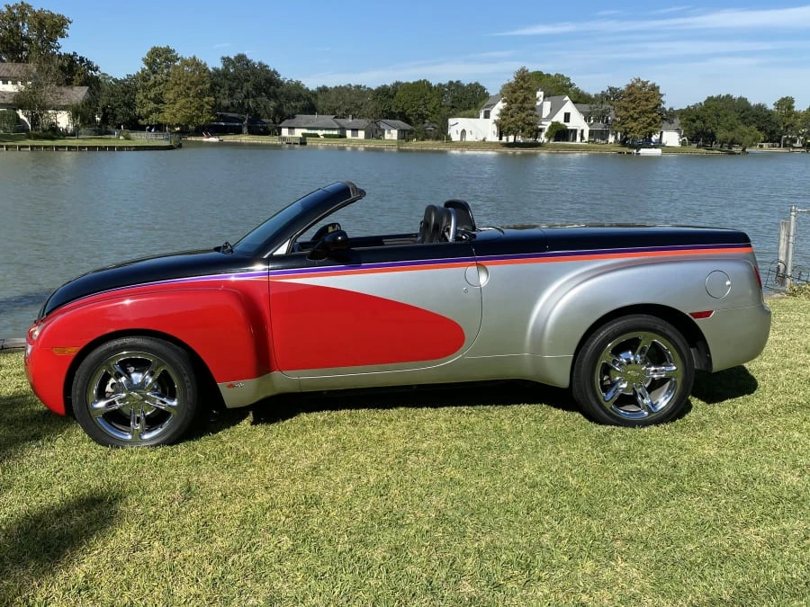 2006 Chevrolet SSR - Image 2 of 17