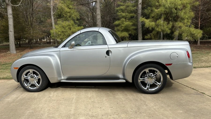 2006 Chevrolet SSR - Image 6 of 13