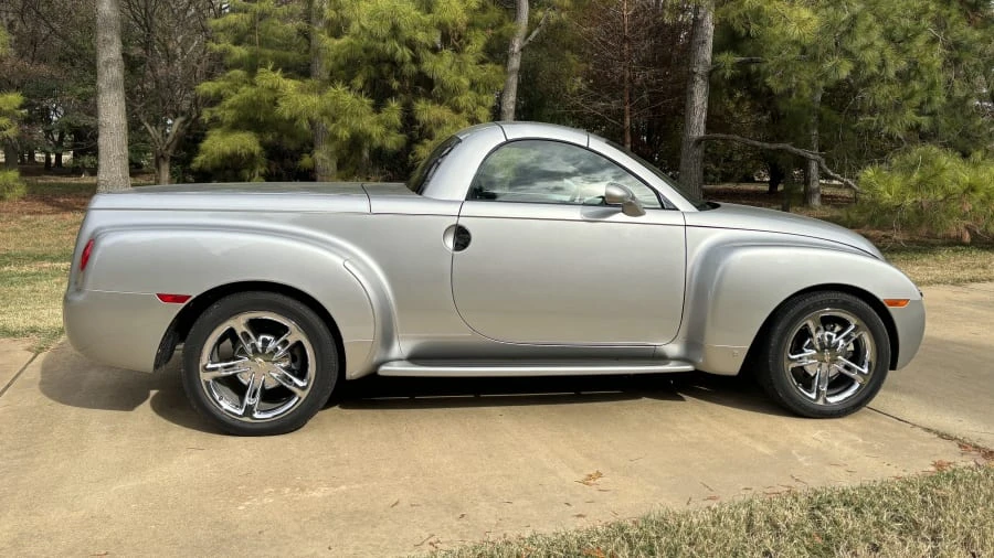 2006 Chevrolet SSR - Image 2 of 13