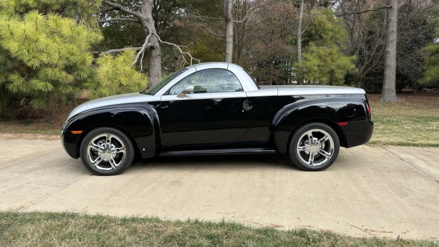 2006 Chevrolet SSR - Image 2 of 22