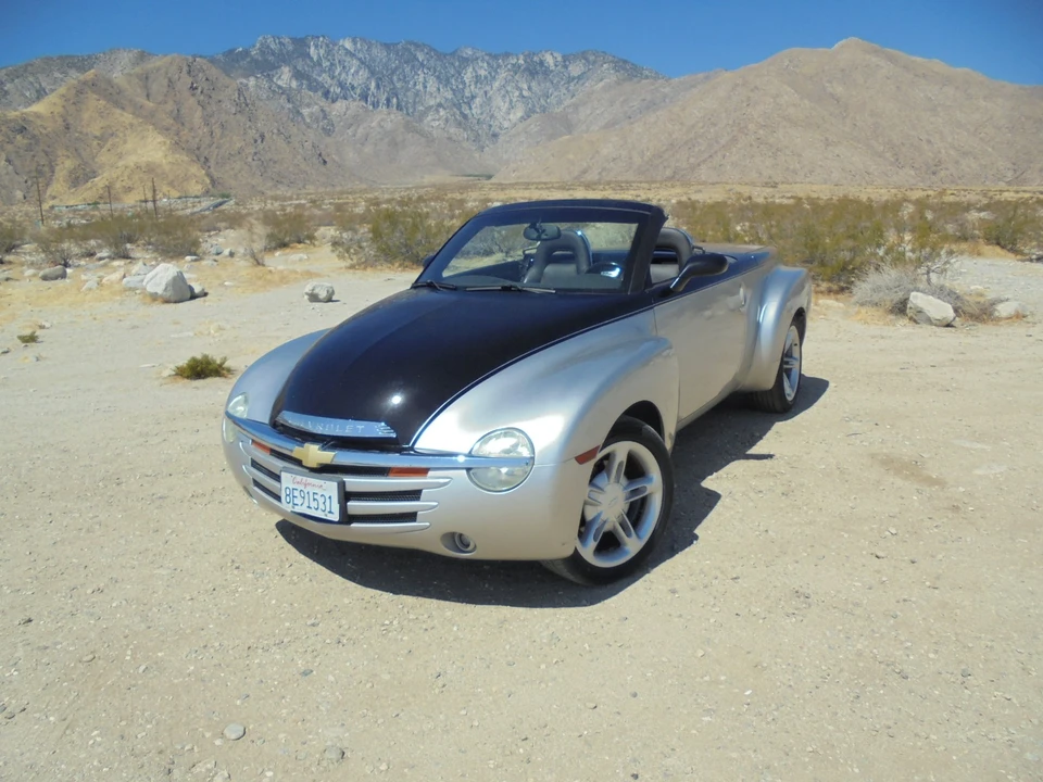 2006 Chevrolet SSR - Image 2 of 26