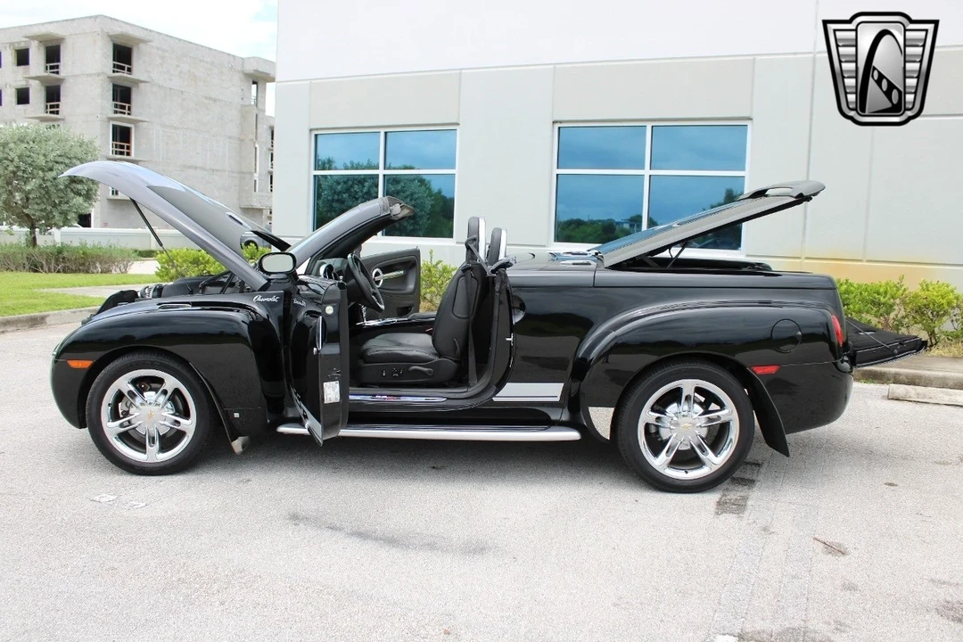 2006 Chevrolet SSR - Image 13 of 21