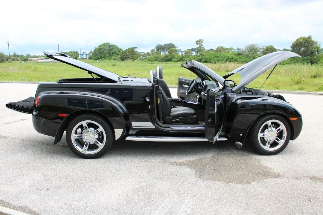 2006 Chevrolet SSR - Image 15 of 21