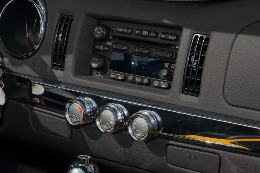 2006 Chevrolet SSR - Image 17 of 31
