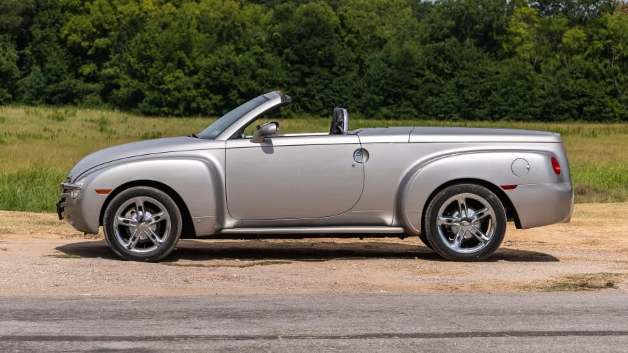 2006 Chevrolet SSR - Image 2 of 12