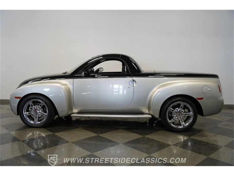 2006 Chevrolet SSR - Image 2 of 31