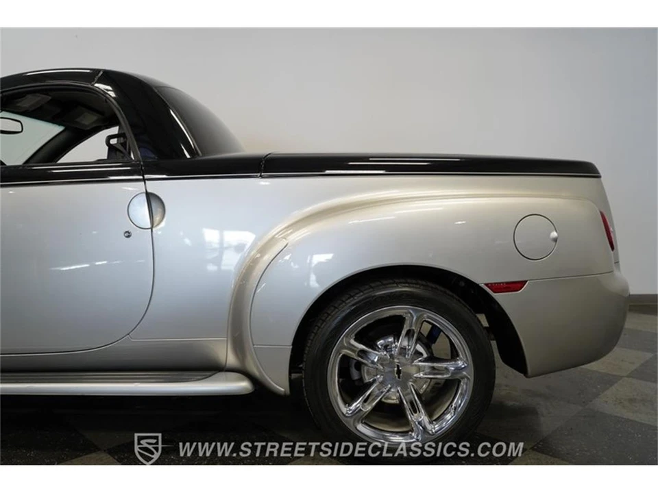 2006 Chevrolet SSR - Image 25 of 31