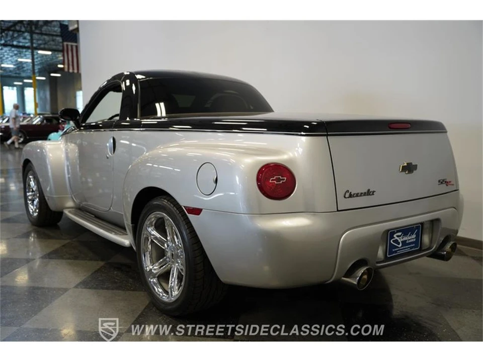 2006 Chevrolet SSR - Image 10 of 31