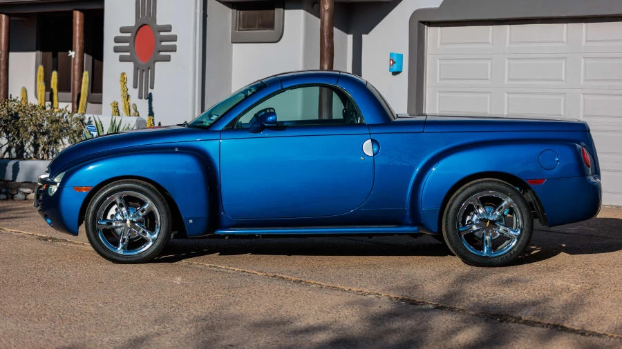 2006 Chevrolet SSR - Image 2 of 31