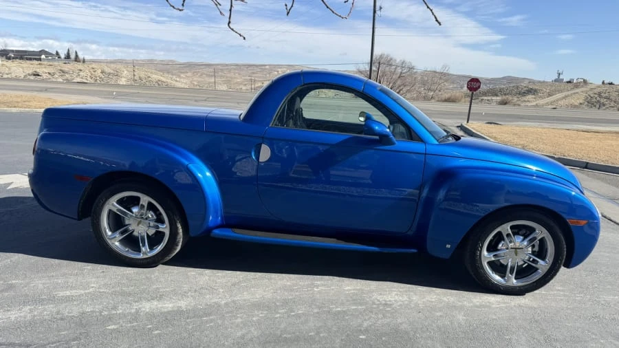 2006 Chevrolet SSR - Image 2 of 31