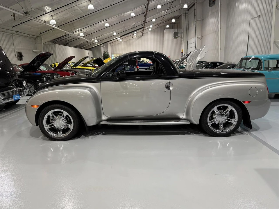 2006 Chevrolet SSR - Image 3 of 31