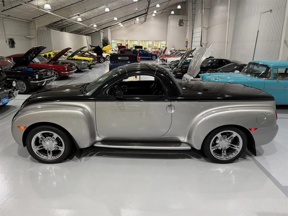 2006 Chevrolet SSR - Image 4 of 31