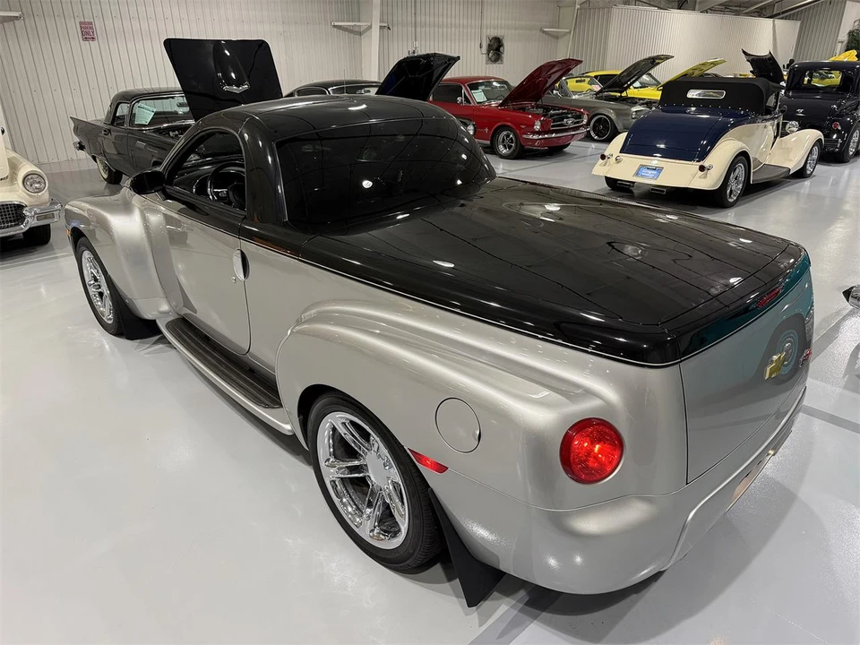2006 Chevrolet SSR - Image 6 of 31