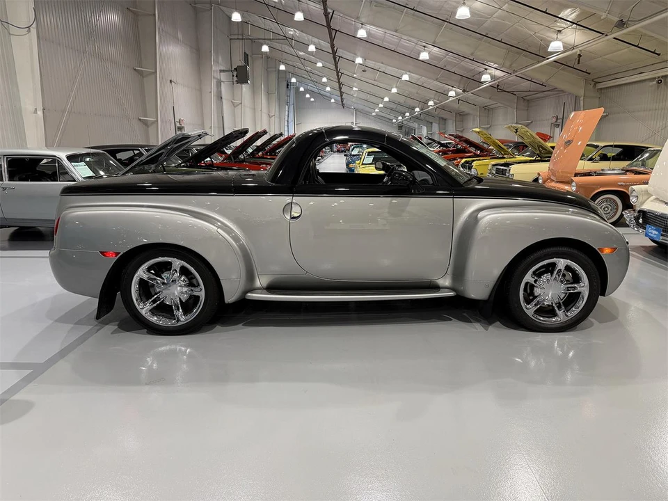 2006 Chevrolet SSR - Image 11 of 31