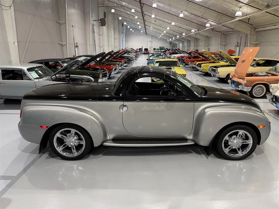 2006 Chevrolet SSR - Image 12 of 31