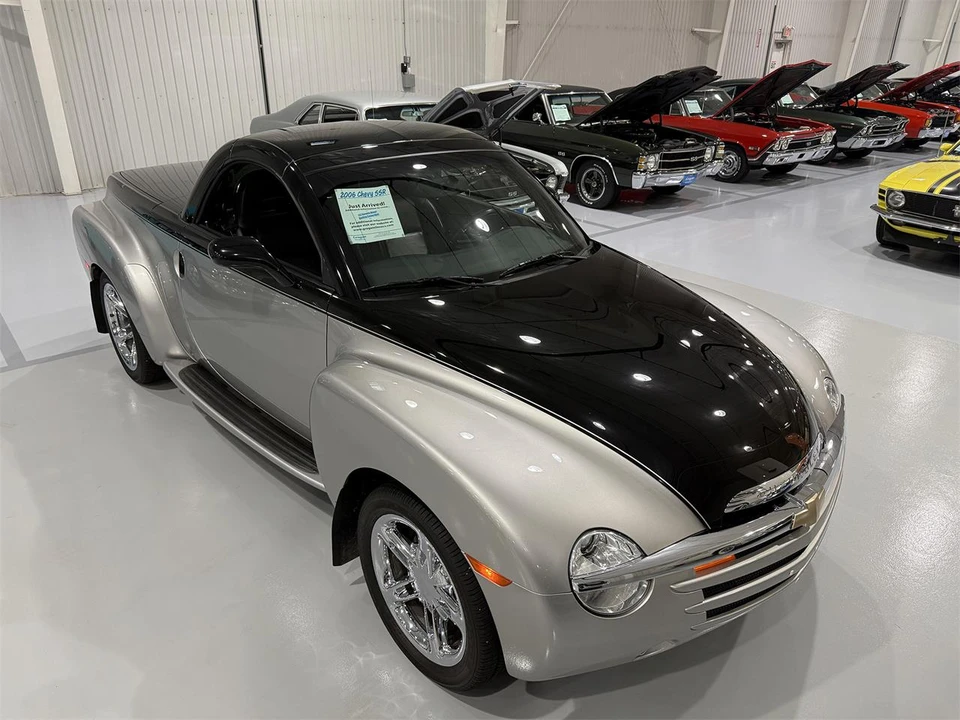 2006 Chevrolet SSR - Image 14 of 31