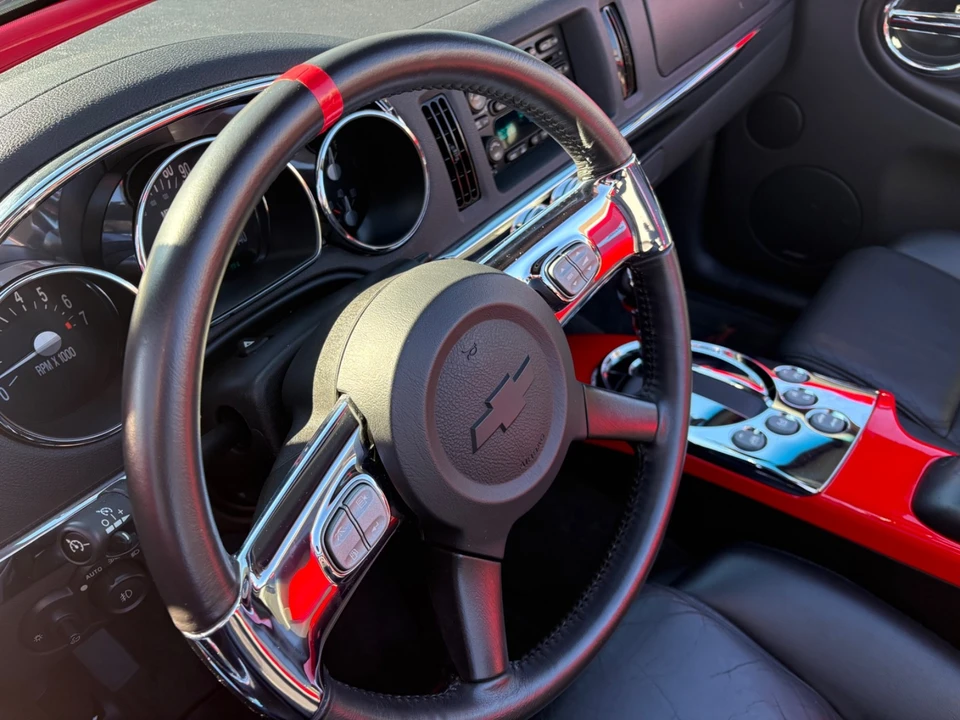 2006 Chevrolet SSR - Image 11 of 21